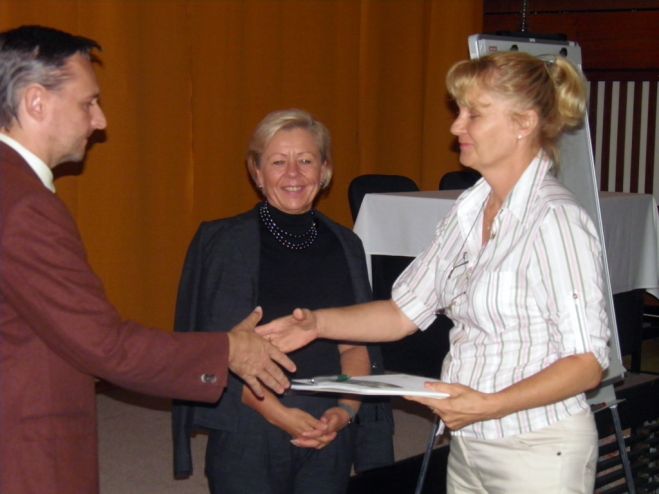b_754_494_16777215_0_0_images_spravy_letna-skola_odovzdavanie-osvedceni-o-absolvovani-Letnej-skoly-zurnalistiky---12.jpg